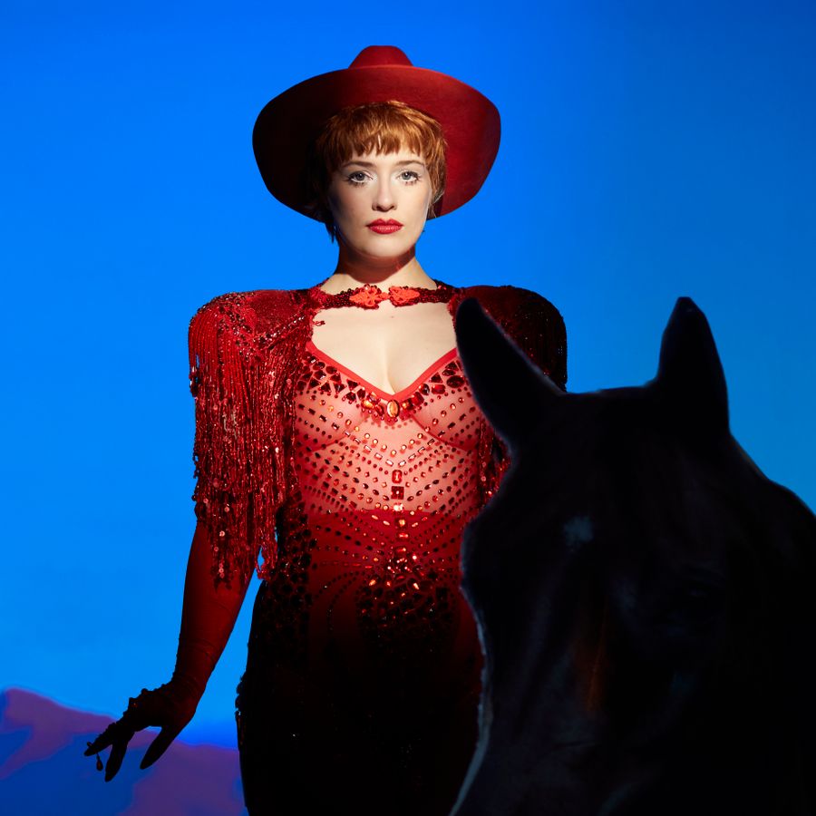 Promobeeld voor Revue Revanche, een voorstelling van Valentina Tóth