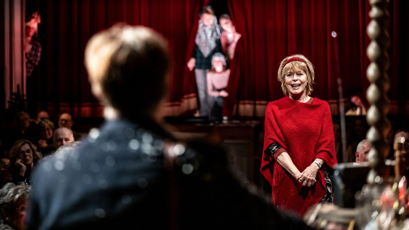 Ingesneeuwd | Wilminktheater en Muziekcentrum Enschede 2026