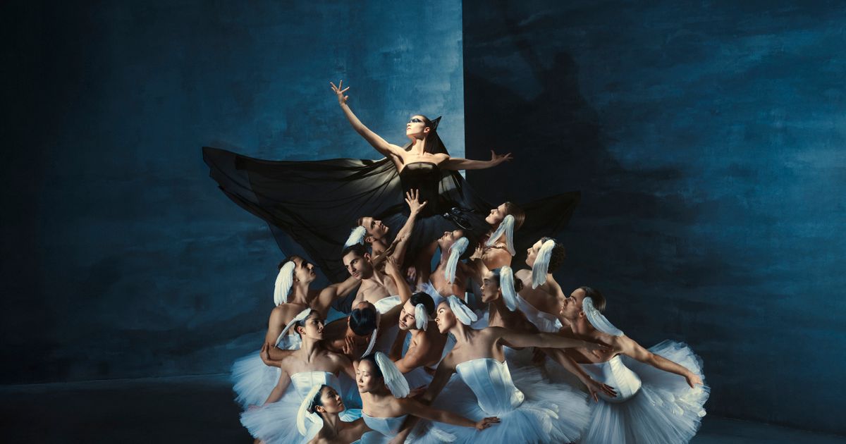 Swan Lake (6-106) — Introdans