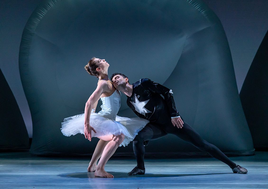Scenebeeld Swan Lake - Introdans