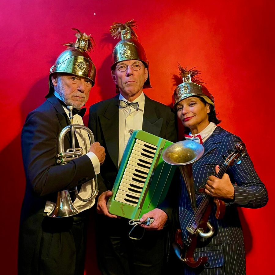 Een foto van Esther Apituley, Hans Dagelet en Guus voor Hemelbestormers