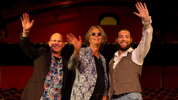 Groeten uit Den Haag - De Règâhs | Wilminktheater Enschede