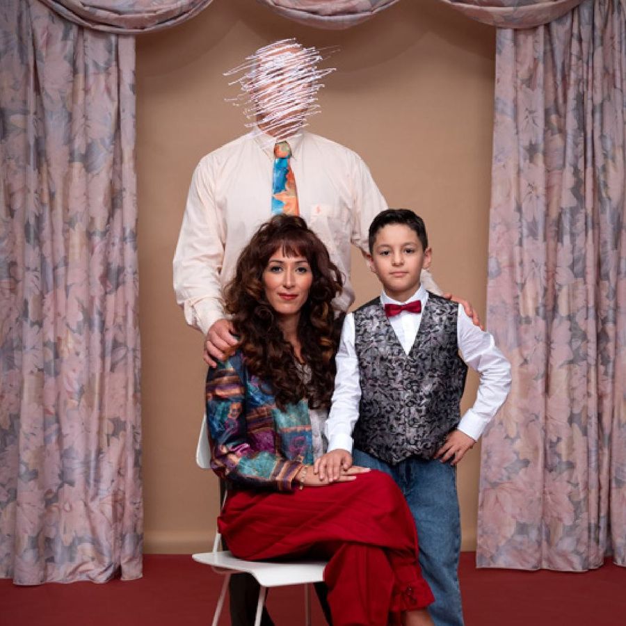 Flyer Is dit nu liefde met Ayşegül Karaca en regie van Leopold Witte