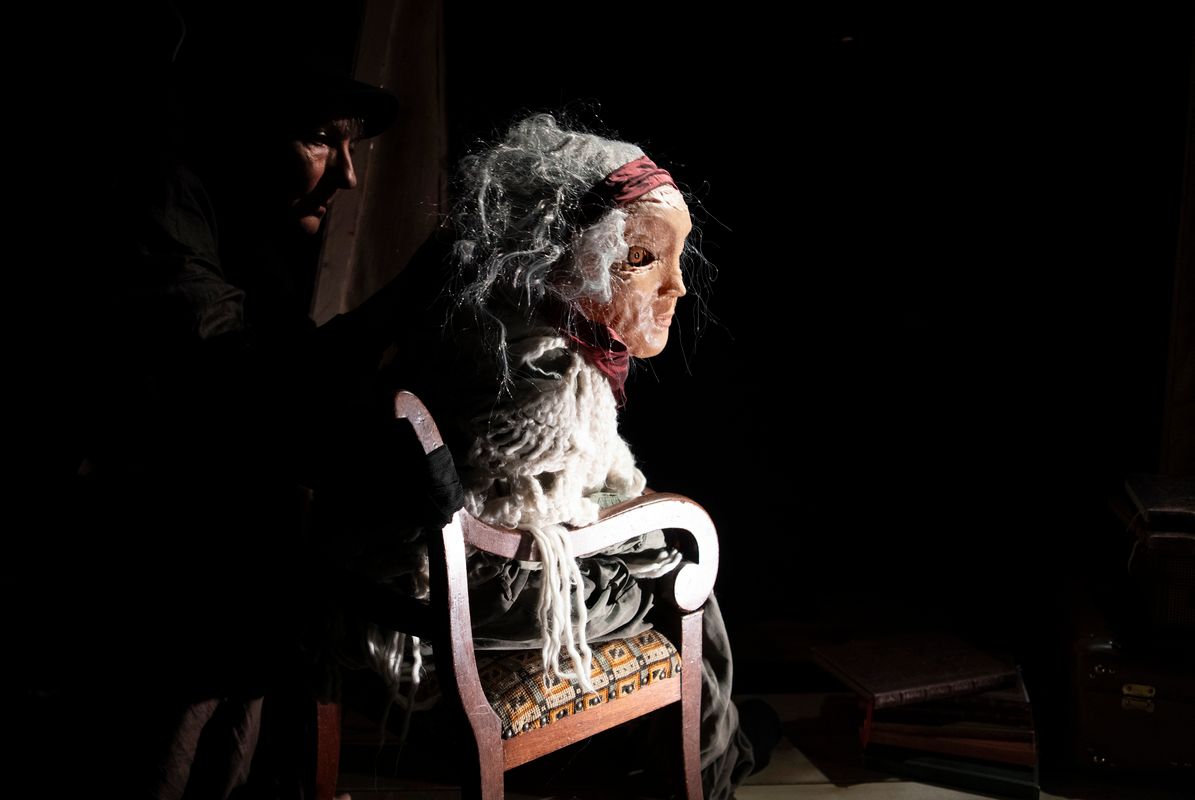 Scenefoto Het Meisje dat de Wereld Schreef (6+) - Cézanne Tegelberg - Wilminktheater - 2027