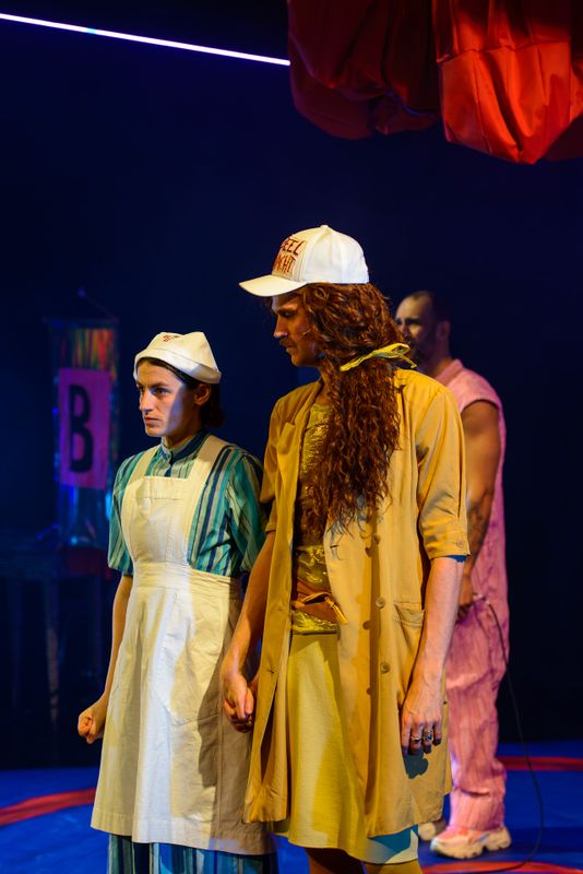 Scene uit JE MOEDER-DIEHELEDING | Wilminktheater Enschede