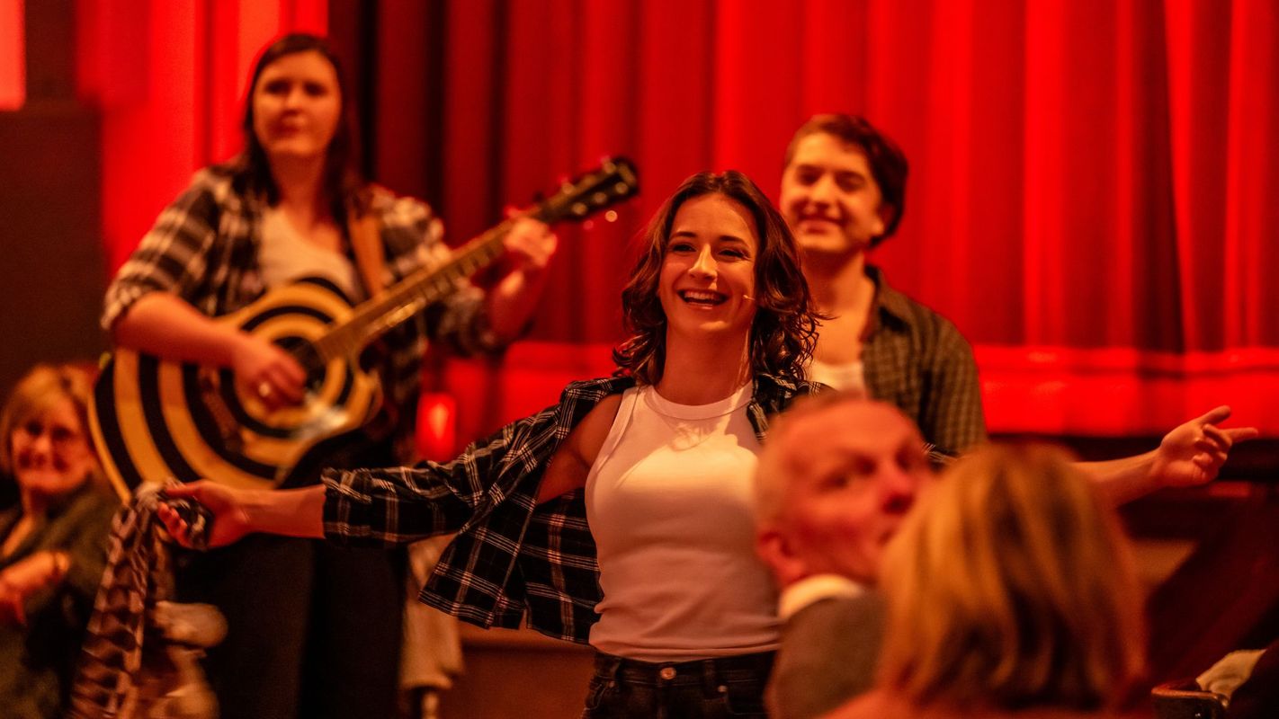 Ingesneeuwd | Wilminktheater en Muziekcentrum Enschede 2026