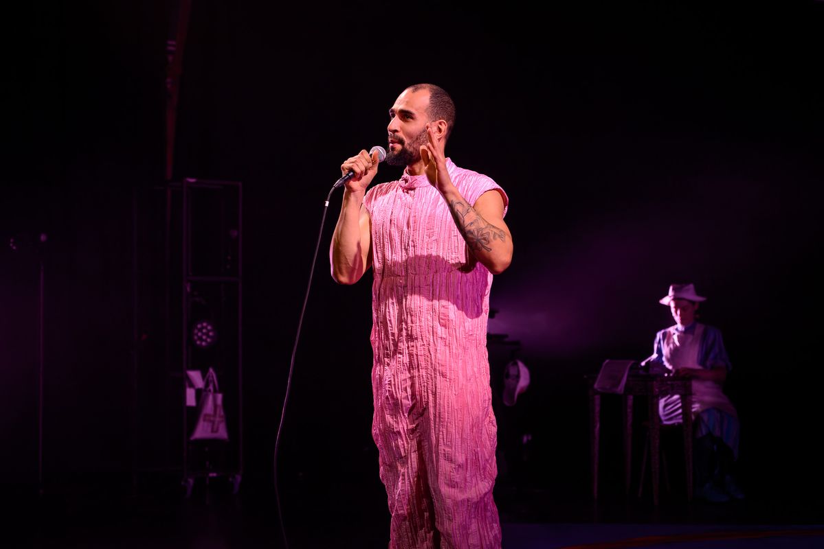 Scene uit JE MOEDER-DIEHELEDING | Wilminktheater Enschede