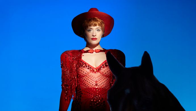 Promobeeld voor Revue Revanche, een voorstelling van Valentina Tóth