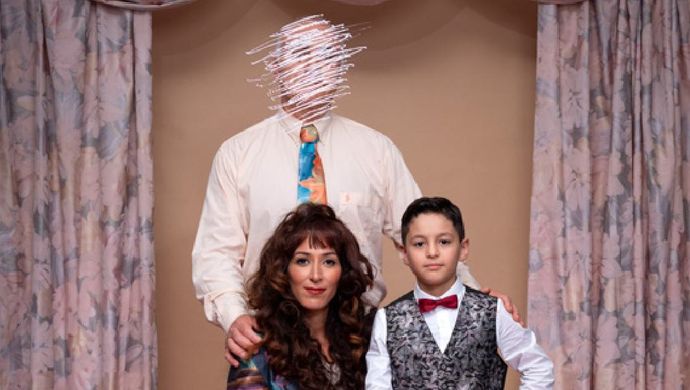 Flyer Is dit nu liefde met Ayşegül Karaca en regie van Leopold Witte