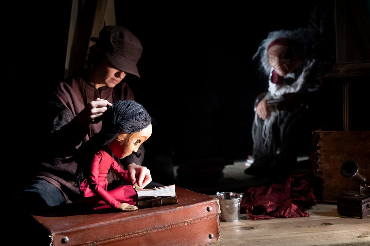 Scenefoto Het Meisje dat de Wereld Schreef (6+) - Cézanne Tegelberg - Wilminktheater - 2027