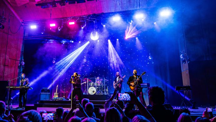 You Should Be Standing! | Bee Gees by Maincourse Muziekcentrum Enschede
