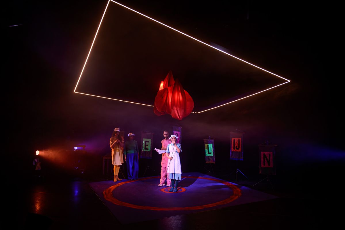 Scene uit JE MOEDER-DIEHELEDING | Wilminktheater Enschede