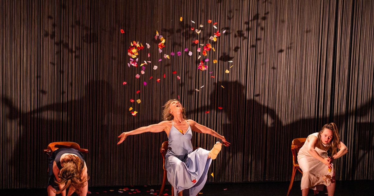 Nothing Left on Blue — Compagnie Tiuri